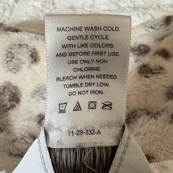 LIZ CLAIBORNE Bathrobe White Cheetah Sz M Sleepwear Comfort Chic Loungewear Cozy - Picture 6 of 9